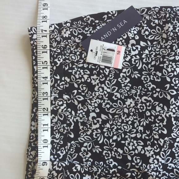 NWT Land'N Sea Floral Shorts 10 Black White Pockets Pattern - Picture 10 of 13